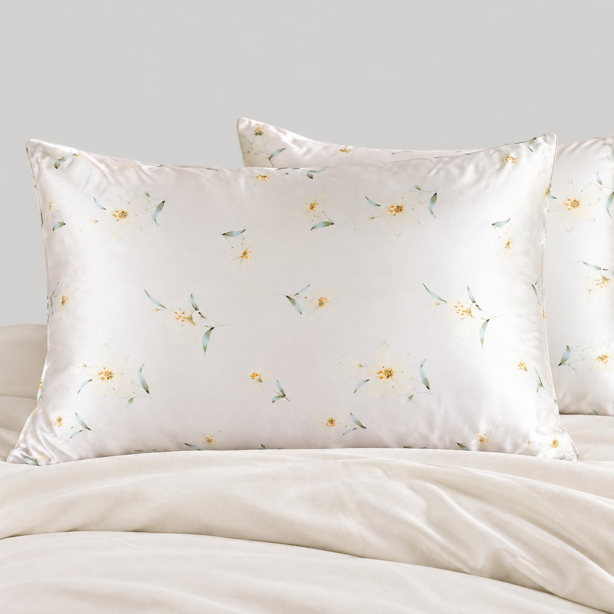 Ditsy Sprig Printed Mulberry Silk Pillowcase – 20 x 30 in