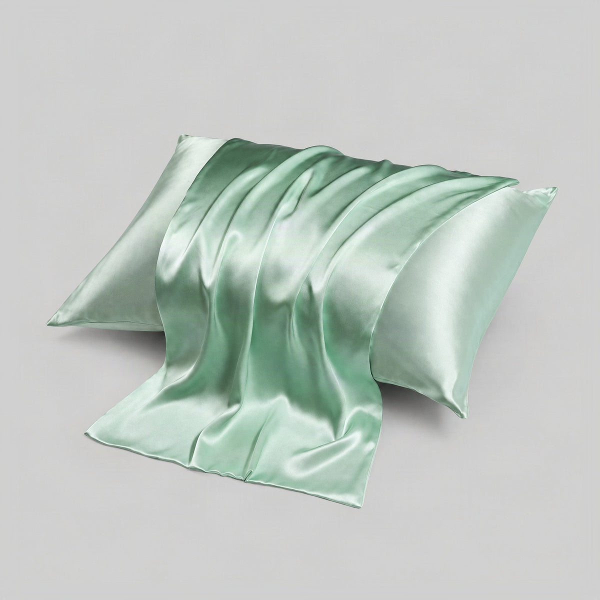 Detail view of SuuSilk 16 Momme mulberry silk envelope pillowcase highlighting hidden closure and lustrous multicolour finish