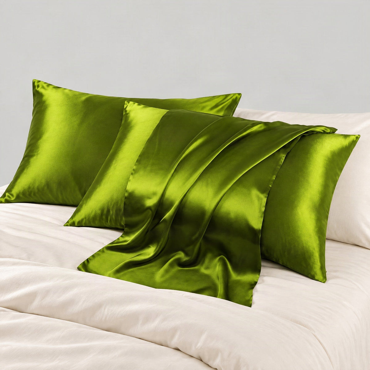 SuuSilk 19 Momme mulberry silk pillowcase in soft pink on a styled bed setting