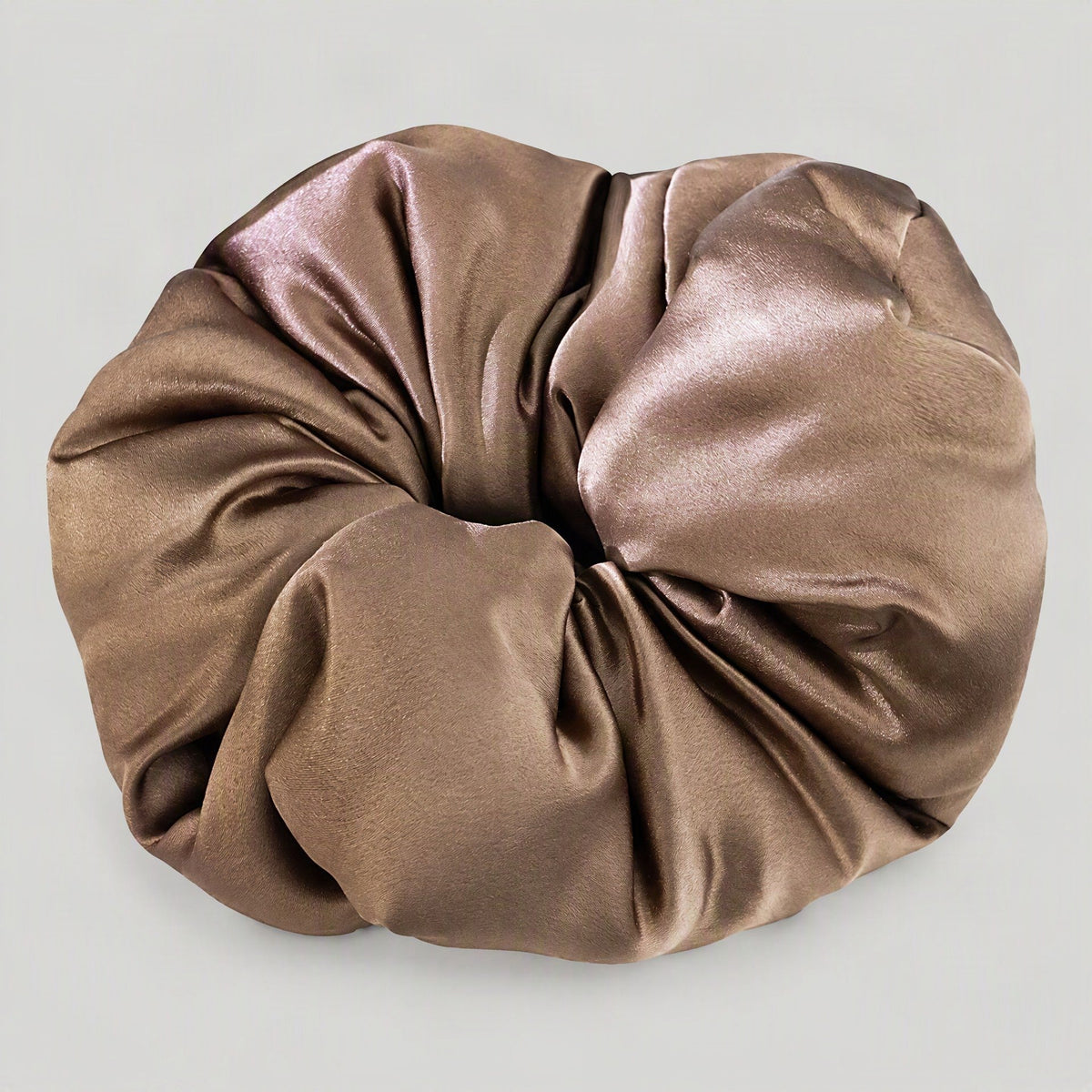 SuuSilk 30 Momme Mulberry silk padded scrunchie in soft blush, resting on a clean white surface