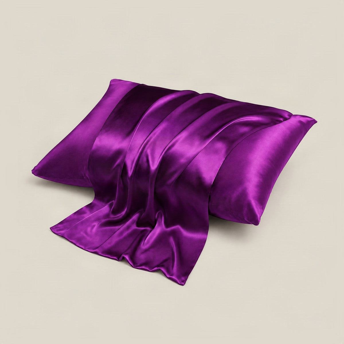 SuuSilk 16 Momme mulberry silk envelope pillowcase detail showing lustrous smooth fabric texture and hidden closure on a styl